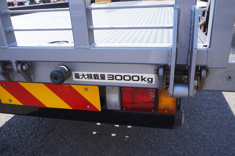 エルフ　「カスタム　ワイド超ロング」　セーフティーローダー　車載専用　古河ユニック製　積載３０００ｋｇ　ラジコン　ウインチ　床フック　一方開　両側電格ミラー　坂道発進補助　ＨＩＤヘッドライト　フォグランプ　社外ナビ　フルセグＴＶ　ＥＴＣ　ステンレス工具箱　メッキパーツ　６速ＭＴ！美車！　車検「Ｒ８年３月まで！」27