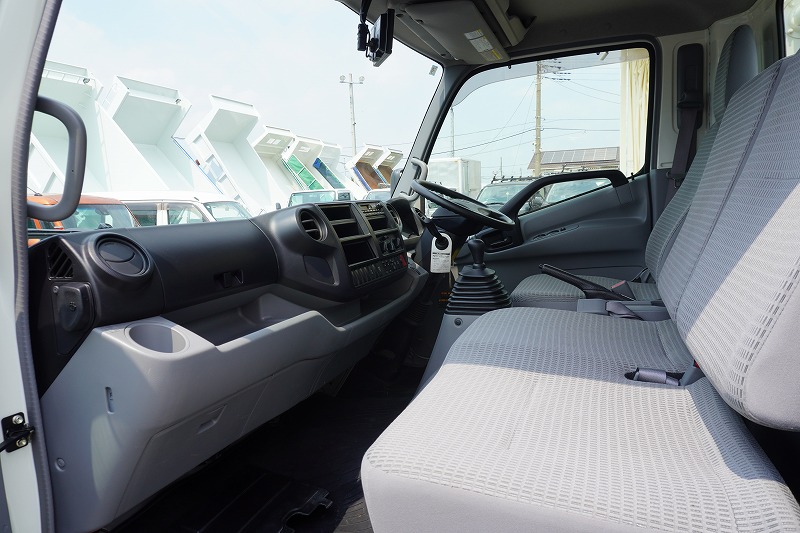 デュトロ　「ワイド超ロング」　セーフティーローダー　一般用　古河ユニック製　積載３７５０ｋｇ　ウインチ　ラジコン　油圧リアゲート　三方開　床フック　バックカメラ　左電格ミラー　坂道発進補助　フォグランプ　ワンオーナー！６速ＭＴ！低走行！30