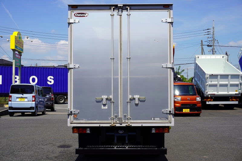 アトラス　１０尺　アルミバン　積載２０００ｋｇ　サイドドア　ラッシング２段　壁面フック１対　左電格ミラー　バックカメラ　社外ナビ　ＥＴＣ　フォグランプ　衝突軽減ブレーキ　車線逸脱警報　北村製　ＡＴ車！2