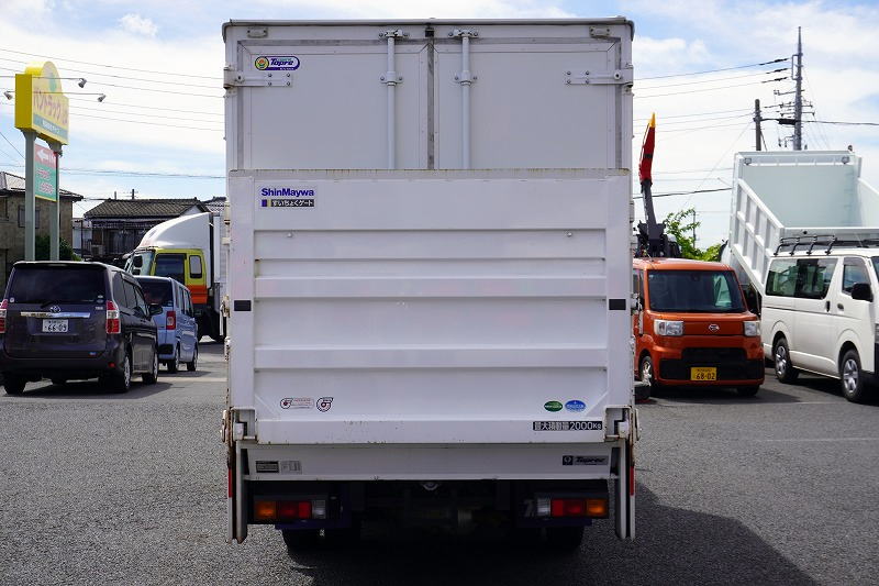キャンター　１０尺　パネルバン　積載２０００ｋｇ　リア観音扉　垂直パワーゲート　ラッシング１段　荷台ステンレス張り　バックカメラ　社外ナビ　ＥＴＣ　左電格ミラー　車線逸脱警報　フォグランプ　５速ＭＴ！準中型（５トン限定）免許対応！！2