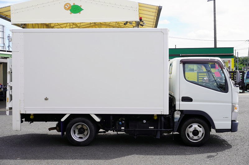 キャンター　１０尺　パネルバン　積載２０００ｋｇ　リア観音扉　垂直パワーゲート　ラッシング１段　荷台ステンレス張り　バックカメラ　社外ナビ　ＥＴＣ　左電格ミラー　車線逸脱警報　フォグランプ　５速ＭＴ！準中型（５トン限定）免許対応！！3