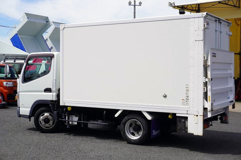 キャンター　１０尺　パネルバン　積載２０００ｋｇ　リア観音扉　垂直パワーゲート　ラッシング１段　荷台ステンレス張り　バックカメラ　社外ナビ　ＥＴＣ　左電格ミラー　車線逸脱警報　フォグランプ　５速ＭＴ！準中型（５トン限定）免許対応！！5