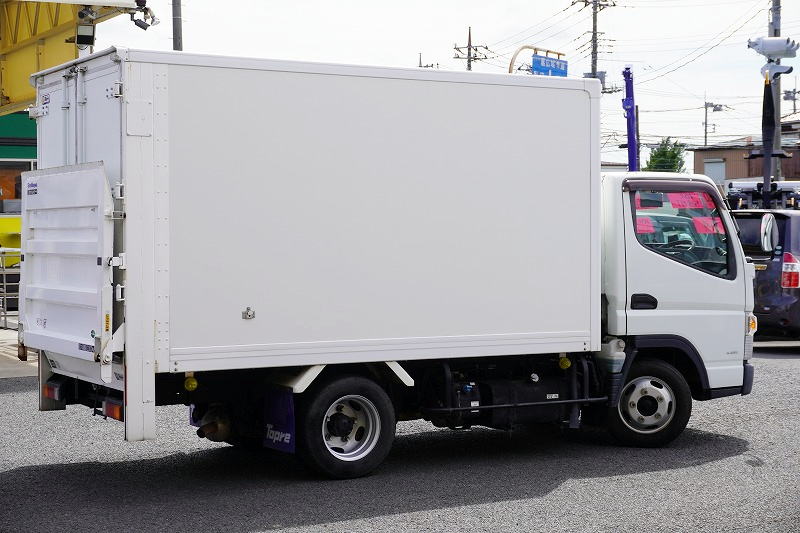 キャンター　１０尺　パネルバン　積載２０００ｋｇ　リア観音扉　垂直パワーゲート　ラッシング１段　荷台ステンレス張り　バックカメラ　社外ナビ　ＥＴＣ　左電格ミラー　車線逸脱警報　フォグランプ　５速ＭＴ！準中型（５トン限定）免許対応！！6