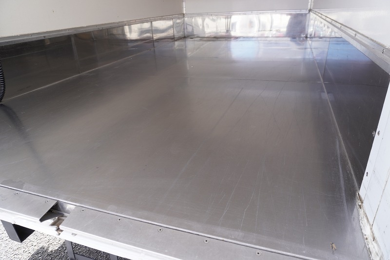 キャンター　１０尺　パネルバン　積載２０００ｋｇ　リア観音扉　垂直パワーゲート　ラッシング１段　荷台ステンレス張り　バックカメラ　社外ナビ　ＥＴＣ　左電格ミラー　車線逸脱警報　フォグランプ　５速ＭＴ！準中型（５トン限定）免許対応！！19
