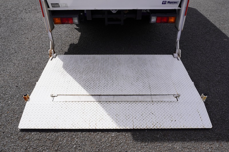 キャンター　１０尺　パネルバン　積載２０００ｋｇ　リア観音扉　垂直パワーゲート　ラッシング１段　荷台ステンレス張り　バックカメラ　社外ナビ　ＥＴＣ　左電格ミラー　車線逸脱警報　フォグランプ　５速ＭＴ！準中型（５トン限定）免許対応！！21