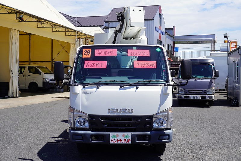 エルフ　高所作業車　アイチ製（ＳＢ１０Ａ）　最大地上高９．７ｍ　ＦＲＰバケット　バケット積載荷重２００ｋｇ　積載５００ｋｇ　工具入れ　ジョイスティックタイプ　アワーメーター：２１１２ｈ　左電格ミラー　坂道発進補助　ＥＴＣ　通信工事仕様！６速ＭＴ！0
