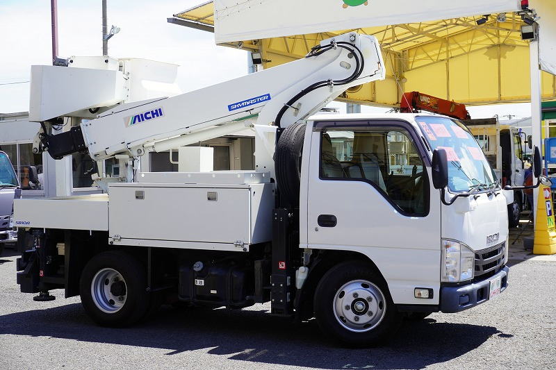 エルフ　高所作業車　アイチ製（ＳＢ１０Ａ）　最大地上高９．７ｍ　ＦＲＰバケット　バケット積載荷重２００ｋｇ　積載５００ｋｇ　工具入れ　ジョイスティックタイプ　アワーメーター：２１１２ｈ　左電格ミラー　坂道発進補助　ＥＴＣ　通信工事仕様！６速ＭＴ！4