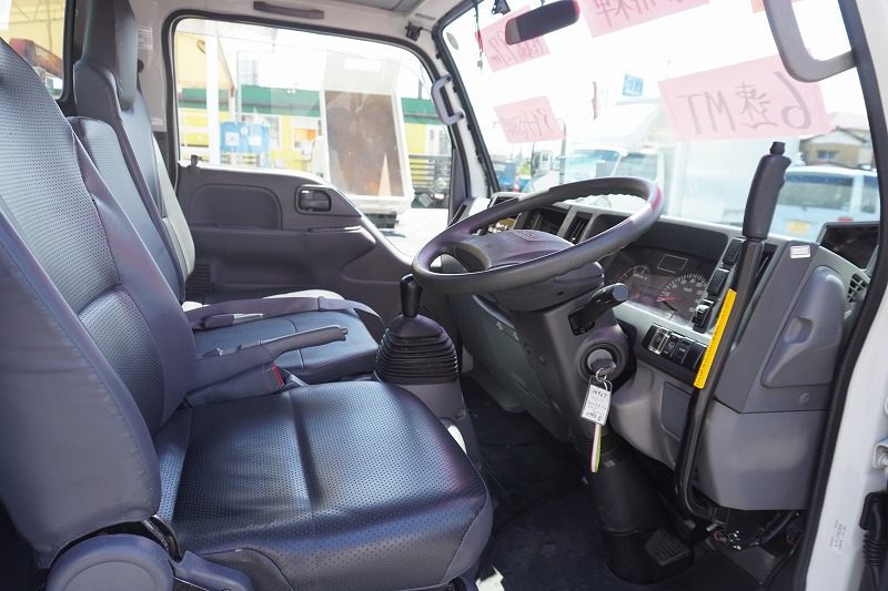エルフ　高所作業車　アイチ製（ＳＢ１０Ａ）　最大地上高９．７ｍ　ＦＲＰバケット　バケット積載荷重２００ｋｇ　積載５００ｋｇ　工具入れ　ジョイスティックタイプ　アワーメーター：２１１２ｈ　左電格ミラー　坂道発進補助　ＥＴＣ　通信工事仕様！６速ＭＴ！39