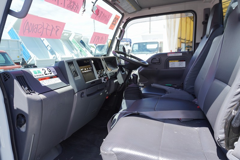 エルフ　高所作業車　アイチ製（ＳＢ１０Ａ）　最大地上高９．７ｍ　ＦＲＰバケット　バケット積載荷重２００ｋｇ　積載５００ｋｇ　工具入れ　ジョイスティックタイプ　アワーメーター：２１１２ｈ　左電格ミラー　坂道発進補助　ＥＴＣ　通信工事仕様！６速ＭＴ！40