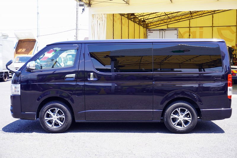 ハイエース　ロング　スーパーＧＬ　ダークプライムⅡ　ディーゼル車　５ドア　和光工業製パワーゲート　両側パワースライドドア　スマートキー　ＬＥＤヘッドライト＆フォグランプ　アルミホイール　ウッドコンビハンドル　社外ナビ　フルセグＴＶ　バックカメラ　ＥＴＣ　フリップダウンモニター　ＡＣ１００Ｖ　オートエアコン　衝突軽減ブレーキ　車線逸脱警報　ＡＴ車！1