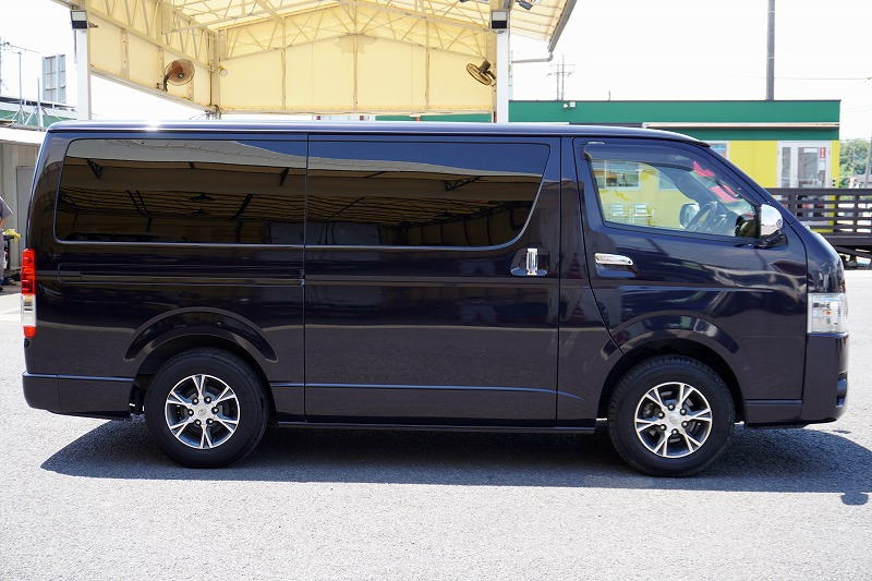 ハイエース　ロング　スーパーＧＬ　ダークプライムⅡ　ディーゼル車　５ドア　和光工業製パワーゲート　両側パワースライドドア　スマートキー　ＬＥＤヘッドライト＆フォグランプ　アルミホイール　ウッドコンビハンドル　社外ナビ　フルセグＴＶ　バックカメラ　ＥＴＣ　フリップダウンモニター　ＡＣ１００Ｖ　オートエアコン　衝突軽減ブレーキ　車線逸脱警報　ＡＴ車！3