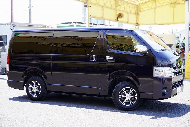 ハイエース　ロング　スーパーＧＬ　ダークプライムⅡ　ディーゼル車　５ドア　和光工業製パワーゲート　両側パワースライドドア　スマートキー　ＬＥＤヘッドライト＆フォグランプ　アルミホイール　ウッドコンビハンドル　社外ナビ　フルセグＴＶ　バックカメラ　ＥＴＣ　フリップダウンモニター　ＡＣ１００Ｖ　オートエアコン　衝突軽減ブレーキ　車線逸脱警報　ＡＴ車！4