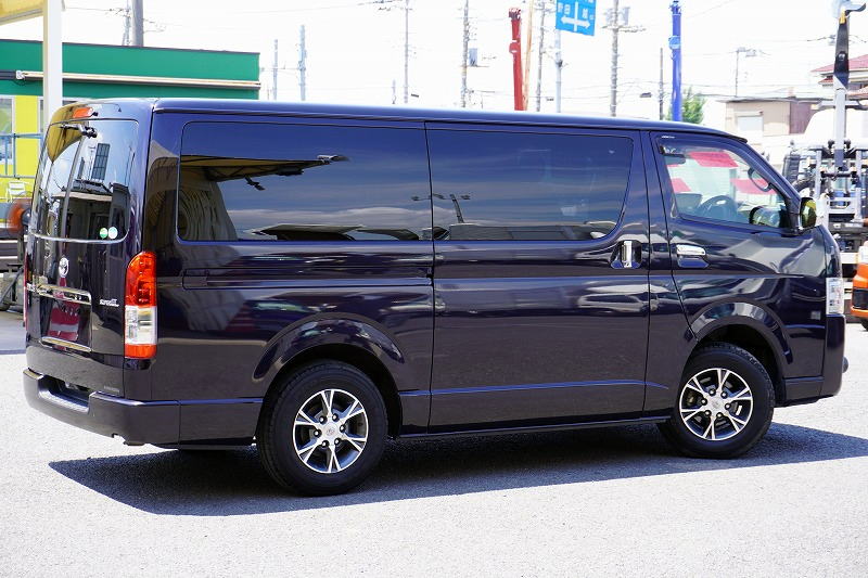 ハイエース　ロング　スーパーＧＬ　ダークプライムⅡ　ディーゼル車　５ドア　和光工業製パワーゲート　両側パワースライドドア　スマートキー　ＬＥＤヘッドライト＆フォグランプ　アルミホイール　ウッドコンビハンドル　社外ナビ　フルセグＴＶ　バックカメラ　ＥＴＣ　フリップダウンモニター　ＡＣ１００Ｖ　オートエアコン　衝突軽減ブレーキ　車線逸脱警報　ＡＴ車！6
