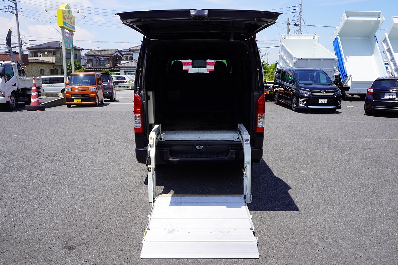 ハイエース　ロング　スーパーＧＬ　ダークプライムⅡ　ディーゼル車　５ドア　和光工業製パワーゲート　両側パワースライドドア　スマートキー　ＬＥＤヘッドライト＆フォグランプ　アルミホイール　ウッドコンビハンドル　社外ナビ　フルセグＴＶ　バックカメラ　ＥＴＣ　フリップダウンモニター　ＡＣ１００Ｖ　オートエアコン　衝突軽減ブレーキ　車線逸脱警報　ＡＴ車！13