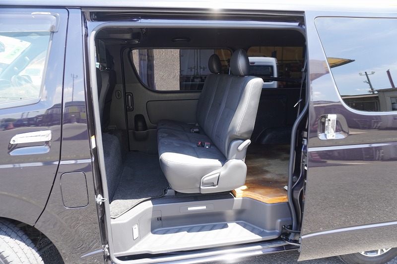ハイエース　ロング　スーパーＧＬ　ダークプライムⅡ　ディーゼル車　５ドア　和光工業製パワーゲート　両側パワースライドドア　スマートキー　ＬＥＤヘッドライト＆フォグランプ　アルミホイール　ウッドコンビハンドル　社外ナビ　フルセグＴＶ　バックカメラ　ＥＴＣ　フリップダウンモニター　ＡＣ１００Ｖ　オートエアコン　衝突軽減ブレーキ　車線逸脱警報　ＡＴ車！24