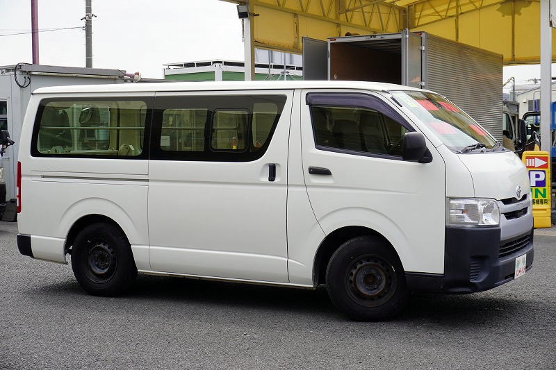レジアスエース　ロング　ＤＸ　５ドア　ディーゼル車　３人乗り　和光工業製パワーゲート　小窓　バックカメラ　社外ナビ　ＥＴＣ　キーレス　ＡＣ１００Ｖ　セパレーターカーテン　衝突軽減ブレーキ　車線逸脱警報　ＡＴ車！4