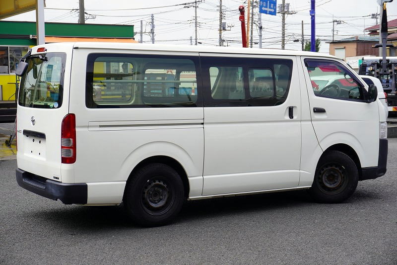レジアスエース　ロング　ＤＸ　５ドア　ディーゼル車　３人乗り　和光工業製パワーゲート　小窓　バックカメラ　社外ナビ　ＥＴＣ　キーレス　ＡＣ１００Ｖ　セパレーターカーテン　衝突軽減ブレーキ　車線逸脱警報　ＡＴ車！6