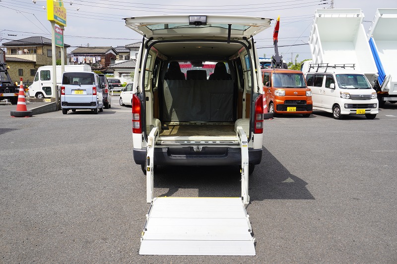 レジアスエース　ロング　ＤＸ　５ドア　ディーゼル車　３人乗り　和光工業製パワーゲート　小窓　バックカメラ　社外ナビ　ＥＴＣ　キーレス　ＡＣ１００Ｖ　セパレーターカーテン　衝突軽減ブレーキ　車線逸脱警報　ＡＴ車！13
