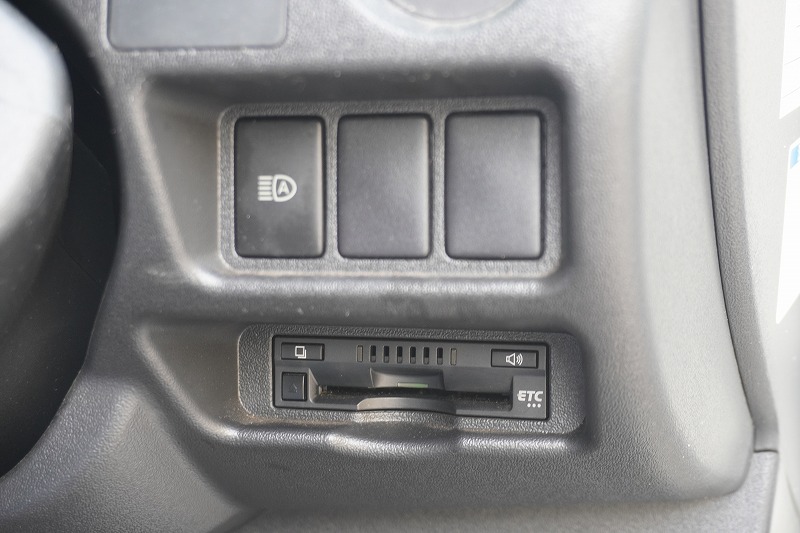 レジアスエース　ロング　ＤＸ　５ドア　ディーゼル車　３人乗り　和光工業製パワーゲート　小窓　バックカメラ　社外ナビ　ＥＴＣ　キーレス　ＡＣ１００Ｖ　セパレーターカーテン　衝突軽減ブレーキ　車線逸脱警報　ＡＴ車！33