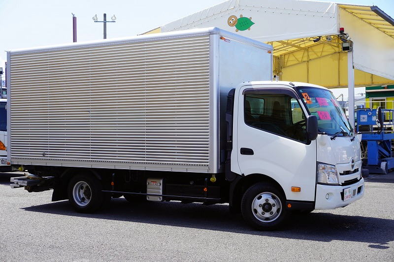 デュトロ　「ワイドロング」　アルミバン　積載２０００ｋｇ　格納パワーゲート　サイドドア　ラッシング２段　壁面フック　バックカメラ　社外ナビ　ＥＴＣ　ＬＥＤヘッドライト　左電格ミラー　９０度ストッパー　電動パーキングブレーキ　クリアランスソナー　衝突軽減ブレーキ　車線逸脱警報　６速ＭＴ！　車検「Ｒ８年３月まで！」4