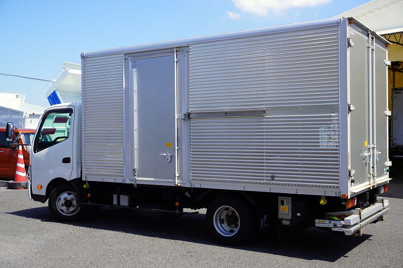 デュトロ　「ワイドロング」　アルミバン　積載２０００ｋｇ　格納パワーゲート　サイドドア　ラッシング２段　壁面フック　バックカメラ　社外ナビ　ＥＴＣ　ＬＥＤヘッドライト　左電格ミラー　９０度ストッパー　電動パーキングブレーキ　クリアランスソナー　衝突軽減ブレーキ　車線逸脱警報　６速ＭＴ！　車検「Ｒ８年３月まで！」5