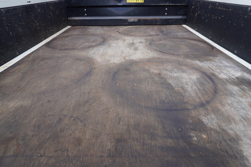 デュトロ　「標準幅　ショート」　簡易３段クレーン　積載２０００ｋｇ　タダノ製　ラジコン無し　２．２２ｔ吊　５速ＭＴ！15