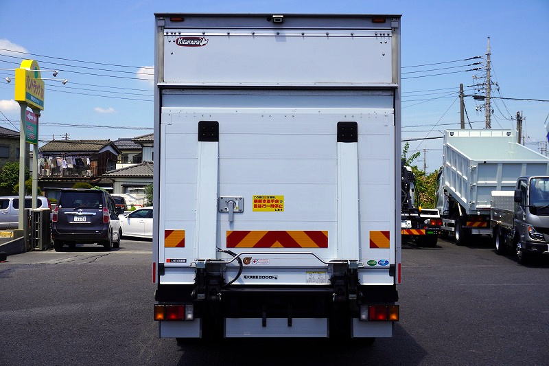 エルフ　「ワイドロング」　パネルバン　積載２０００ｋｇ　跳ね上げ式　パワーゲート　ラッシング２段　左電格ミラー　坂道発進補助　バックカメラ　ＥＴＣ２．０　オートエアコン　フォグランプ　ハイブリッド　北村製　ＡＴ車！2