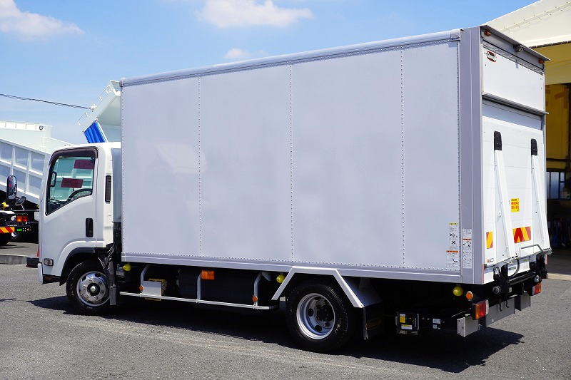 エルフ　「ワイドロング」　パネルバン　積載２０００ｋｇ　跳ね上げ式　パワーゲート　ラッシング２段　左電格ミラー　坂道発進補助　バックカメラ　ＥＴＣ２．０　オートエアコン　フォグランプ　ハイブリッド　北村製　ＡＴ車！5