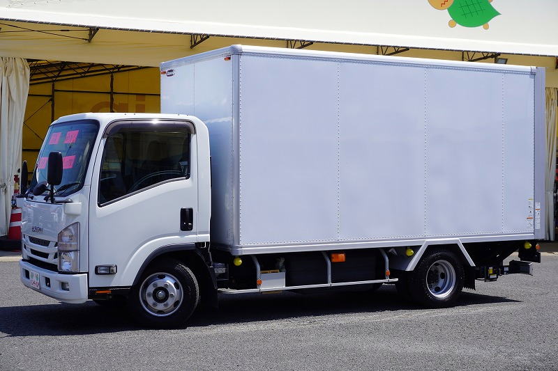 エルフ　「ワイドロング」　パネルバン　積載２０００ｋｇ　跳ね上げ式　パワーゲート　ラッシング２段　左電格ミラー　坂道発進補助　バックカメラ　ＥＴＣ２．０　オートエアコン　フォグランプ　ハイブリッド　北村製　ＡＴ車！7