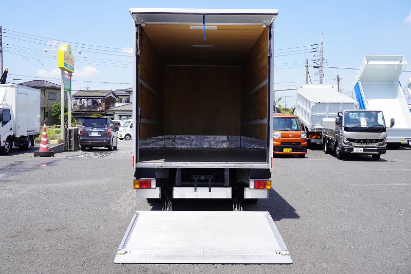 エルフ　「ワイドロング」　パネルバン　積載２０００ｋｇ　跳ね上げ式　パワーゲート　ラッシング２段　左電格ミラー　坂道発進補助　バックカメラ　ＥＴＣ２．０　オートエアコン　フォグランプ　ハイブリッド　北村製　ＡＴ車！16