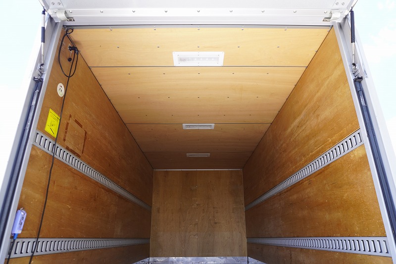 エルフ　「ワイドロング」　パネルバン　積載２０００ｋｇ　跳ね上げ式　パワーゲート　ラッシング２段　左電格ミラー　坂道発進補助　バックカメラ　ＥＴＣ２．０　オートエアコン　フォグランプ　ハイブリッド　北村製　ＡＴ車！18