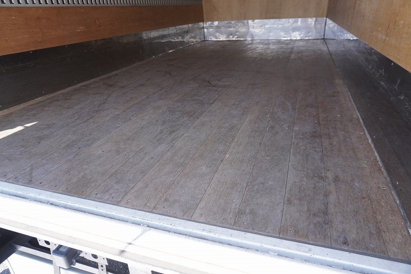 エルフ　「ワイドロング」　パネルバン　積載２０００ｋｇ　跳ね上げ式　パワーゲート　ラッシング２段　左電格ミラー　坂道発進補助　バックカメラ　ＥＴＣ２．０　オートエアコン　フォグランプ　ハイブリッド　北村製　ＡＴ車！19