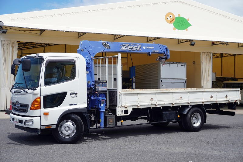 レンジャー　４トン　「標準幅　ベッドレス」　４段クレーン　積載２６５０ｋｇ　タダノ製　５．４ｍ長　ラジコン　フックイン　２．９３ｔ吊　ロープ穴４対　床フック４対　ＥＴＣ　ＡＴ車！フロント画像