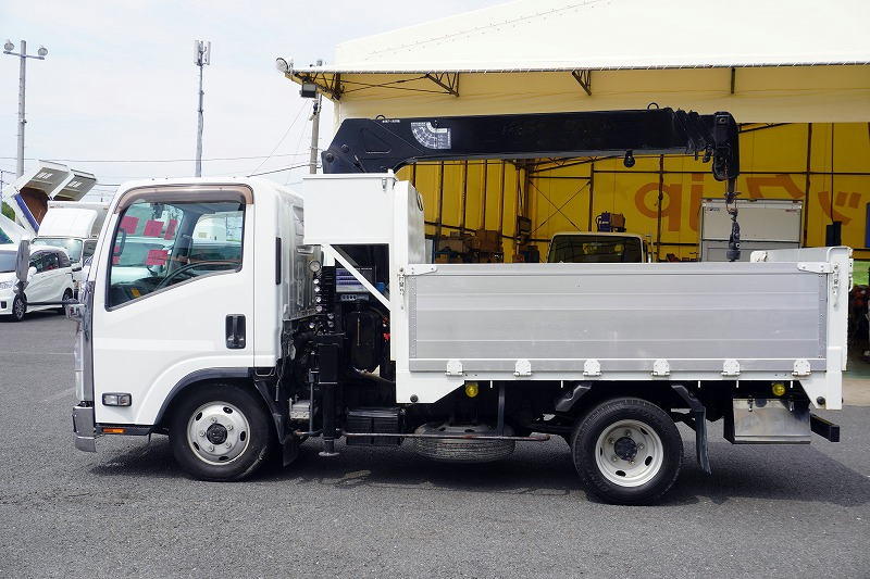 エルフ　「標準幅　セミロング　４ＷＤ」　４段クレーン　積載２０００ｋｇ　タダノ製　ラジコン　２．６３ｔ吊　アルミブロック　鳥居左右工具箱　荷台鉄板張り　左電格ミラー　バックカメラ　ＥＴＣ　フォグランプ　メッキパーツ　ＡＴ車！　車検「Ｒ８年１月まで！」1