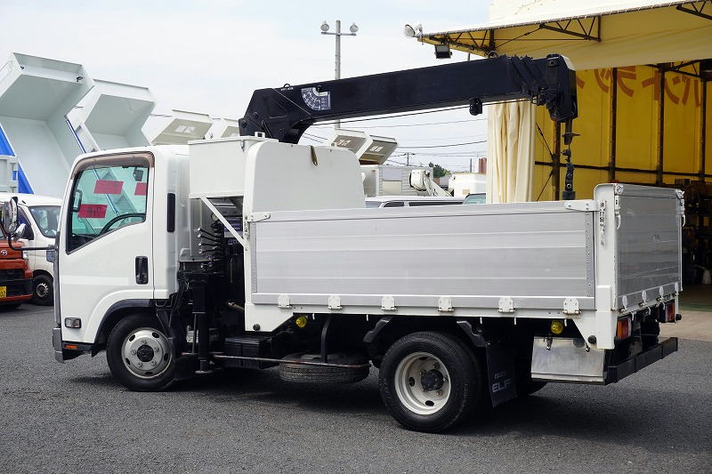 エルフ　「標準幅　セミロング　４ＷＤ」　４段クレーン　積載２０００ｋｇ　タダノ製　ラジコン　２．６３ｔ吊　アルミブロック　鳥居左右工具箱　荷台鉄板張り　左電格ミラー　バックカメラ　ＥＴＣ　フォグランプ　メッキパーツ　ＡＴ車！　車検「Ｒ８年１月まで！」5