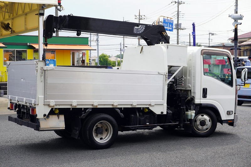 エルフ　「標準幅　セミロング　４ＷＤ」　４段クレーン　積載２０００ｋｇ　タダノ製　ラジコン　２．６３ｔ吊　アルミブロック　鳥居左右工具箱　荷台鉄板張り　左電格ミラー　バックカメラ　ＥＴＣ　フォグランプ　メッキパーツ　ＡＴ車！　車検「Ｒ８年１月まで！」6