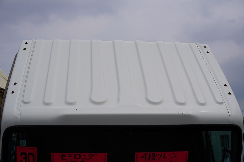 エルフ　「標準幅　セミロング　４ＷＤ」　４段クレーン　積載２０００ｋｇ　タダノ製　ラジコン　２．６３ｔ吊　アルミブロック　鳥居左右工具箱　荷台鉄板張り　左電格ミラー　バックカメラ　ＥＴＣ　フォグランプ　メッキパーツ　ＡＴ車！　車検「Ｒ８年１月まで！」8