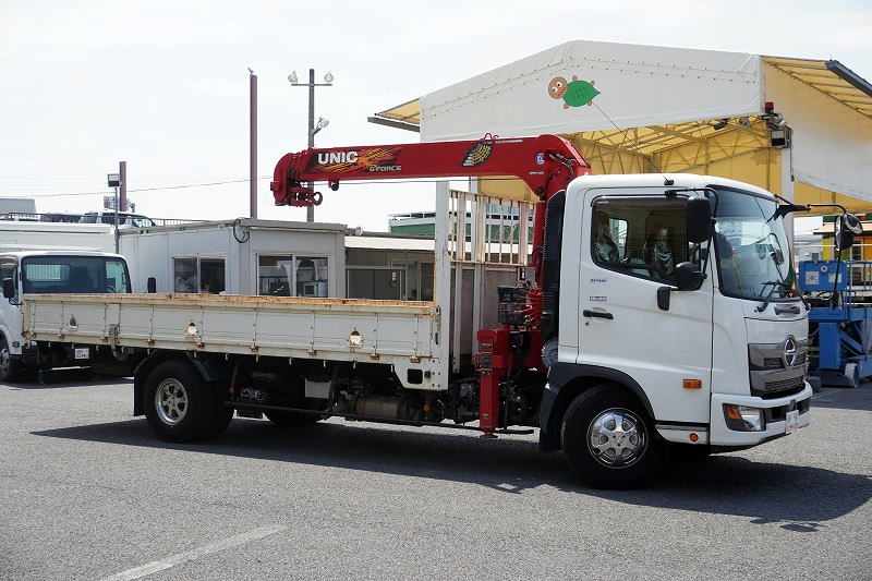レンジャー　４トン　「標準幅　ベッドレス」　４段クレーン　積載２５００ｋｇ　古河ユニック製　５．４ｍ長　ラジコン　フックイン　２．９３ｔ吊　セイコーラック　ロープ穴３対　坂道発進補助　メッキホイールライナー　ＥＴＣ　衝突軽減ブレーキ　車線逸脱警報　６速ＭＴ！6