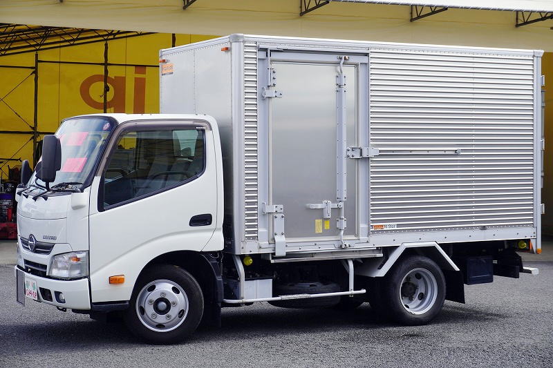 デュトロ　１０尺　アルミバン　積載２９５０ｋｇ　両側サイドドア　ラッシング２段　ジョルダー２列　バックカメラ　社外ナビ　ＥＴＣ　左電格ミラー　フォグランプ　トランテックス製　ＡＴ車！　車検「Ｒ７年１０月まで！」フロント画像