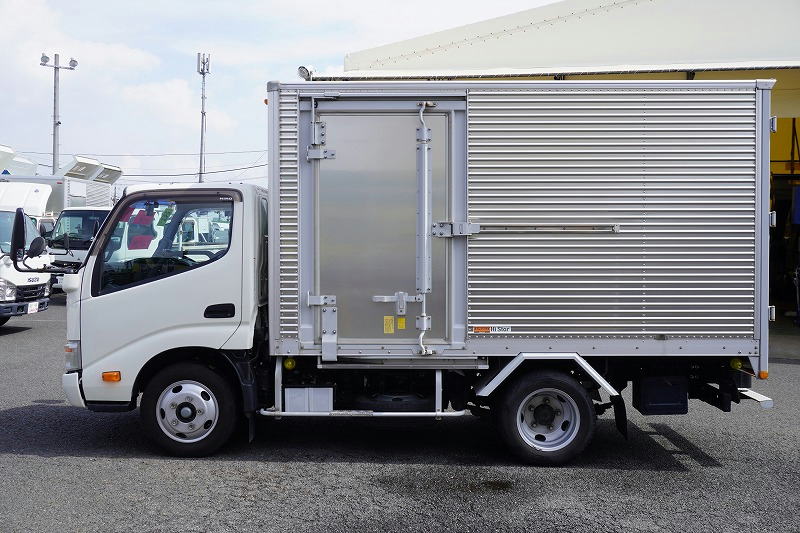 デュトロ　１０尺　アルミバン　積載２９５０ｋｇ　両側サイドドア　ラッシング２段　ジョルダー２列　バックカメラ　社外ナビ　ＥＴＣ　左電格ミラー　フォグランプ　トランテックス製　ＡＴ車！　車検「Ｒ７年１０月まで！」1