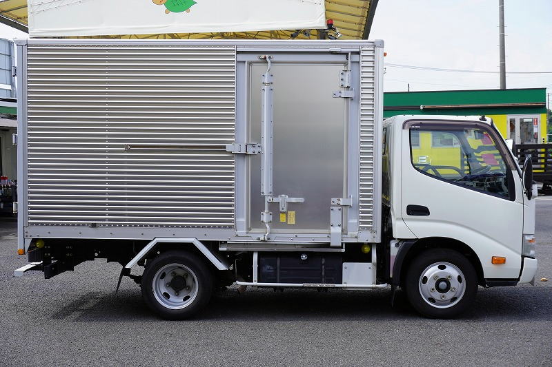 デュトロ　１０尺　アルミバン　積載２９５０ｋｇ　両側サイドドア　ラッシング２段　ジョルダー２列　バックカメラ　社外ナビ　ＥＴＣ　左電格ミラー　フォグランプ　トランテックス製　ＡＴ車！　車検「Ｒ７年１０月まで！」3