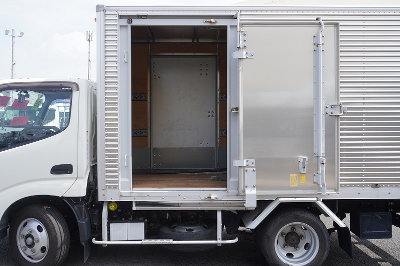 デュトロ　１０尺　アルミバン　積載２９５０ｋｇ　両側サイドドア　ラッシング２段　ジョルダー２列　バックカメラ　社外ナビ　ＥＴＣ　左電格ミラー　フォグランプ　トランテックス製　ＡＴ車！　車検「Ｒ７年１０月まで！」16
