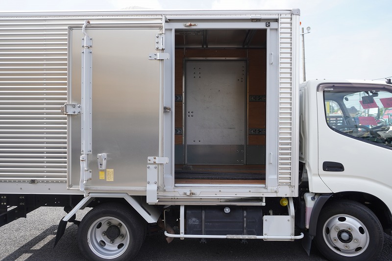 デュトロ　１０尺　アルミバン　積載２９５０ｋｇ　両側サイドドア　ラッシング２段　ジョルダー２列　バックカメラ　社外ナビ　ＥＴＣ　左電格ミラー　フォグランプ　トランテックス製　ＡＴ車！　車検「Ｒ７年１０月まで！」17