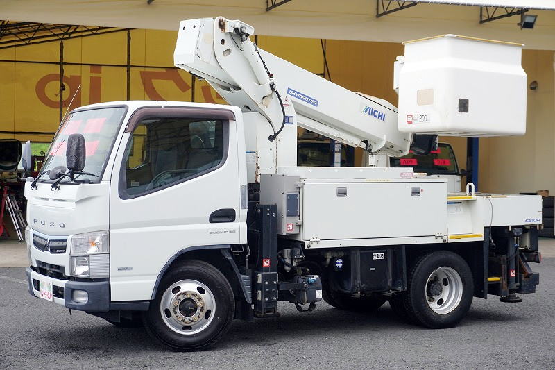 キャンター　高所作業車　アイチ製（ＳＢ１０Ａ）　最大地上高９．７ｍ　ＦＲＰバケット　バケット積載荷重２００ｋｇ　積載３００ｋｇ　工具入れ　ジョイスティックタイプ　アワーメーター：７６５１ｈ　左電格ミラー　バックカメラ　フォグランプ　通信工事仕様！ＡＴ車！