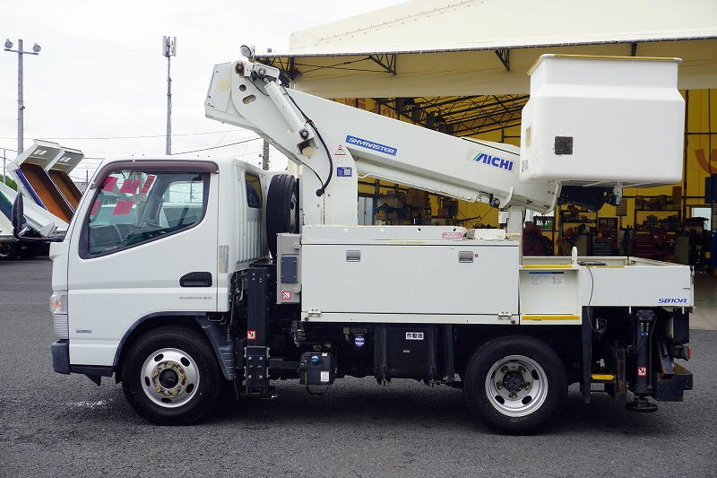 キャンター　高所作業車　アイチ製（ＳＢ１０Ａ）　最大地上高９．７ｍ　ＦＲＰバケット　バケット積載荷重２００ｋｇ　積載３００ｋｇ　工具入れ　ジョイスティックタイプ　アワーメーター：７６５１ｈ　左電格ミラー　バックカメラ　フォグランプ　通信工事仕様！ＡＴ車！1