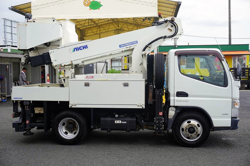 キャンター　高所作業車　アイチ製（ＳＢ１０Ａ）　最大地上高９．７ｍ　ＦＲＰバケット　バケット積載荷重２００ｋｇ　積載３００ｋｇ　工具入れ　ジョイスティックタイプ　アワーメーター：７６５１ｈ　左電格ミラー　バックカメラ　フォグランプ　通信工事仕様！ＡＴ車！3