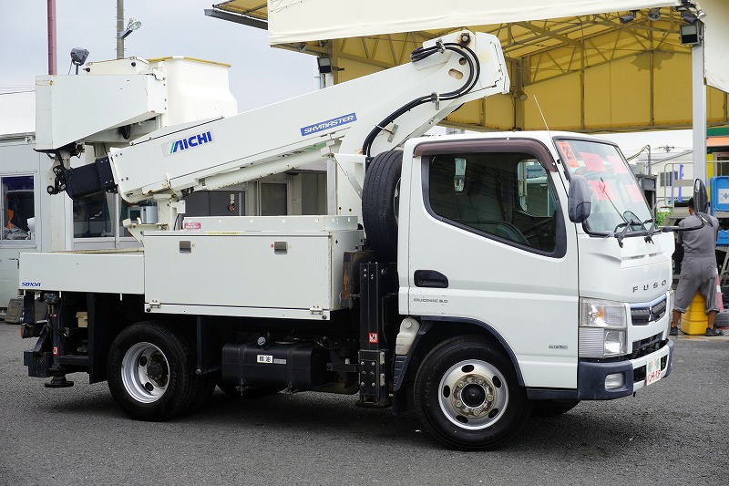 キャンター　高所作業車　アイチ製（ＳＢ１０Ａ）　最大地上高９．７ｍ　ＦＲＰバケット　バケット積載荷重２００ｋｇ　積載３００ｋｇ　工具入れ　ジョイスティックタイプ　アワーメーター：７６５１ｈ　左電格ミラー　バックカメラ　フォグランプ　通信工事仕様！ＡＴ車！4