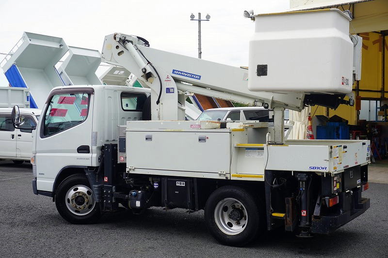 キャンター　高所作業車　アイチ製（ＳＢ１０Ａ）　最大地上高９．７ｍ　ＦＲＰバケット　バケット積載荷重２００ｋｇ　積載３００ｋｇ　工具入れ　ジョイスティックタイプ　アワーメーター：７６５１ｈ　左電格ミラー　バックカメラ　フォグランプ　通信工事仕様！ＡＴ車！5