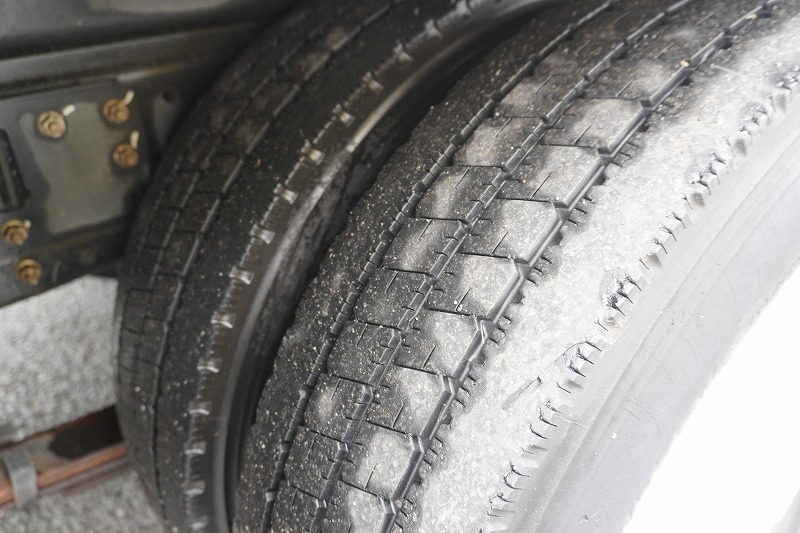 キャンター　高所作業車　アイチ製（ＳＢ１０Ａ）　最大地上高９．７ｍ　ＦＲＰバケット　バケット積載荷重２００ｋｇ　積載３００ｋｇ　工具入れ　ジョイスティックタイプ　アワーメーター：７６５１ｈ　左電格ミラー　バックカメラ　フォグランプ　通信工事仕様！ＡＴ車！8