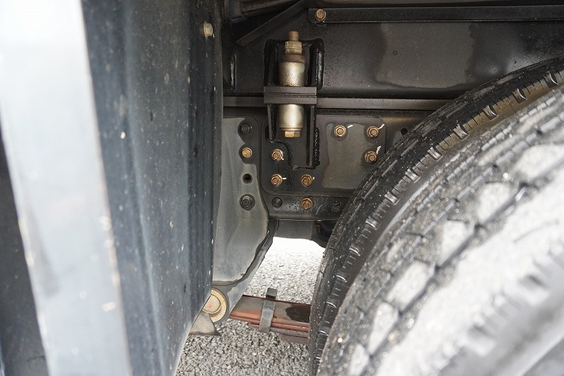 キャンター　高所作業車　アイチ製（ＳＢ１０Ａ）　最大地上高９．７ｍ　ＦＲＰバケット　バケット積載荷重２００ｋｇ　積載３００ｋｇ　工具入れ　ジョイスティックタイプ　アワーメーター：７６５１ｈ　左電格ミラー　バックカメラ　フォグランプ　通信工事仕様！ＡＴ車！9